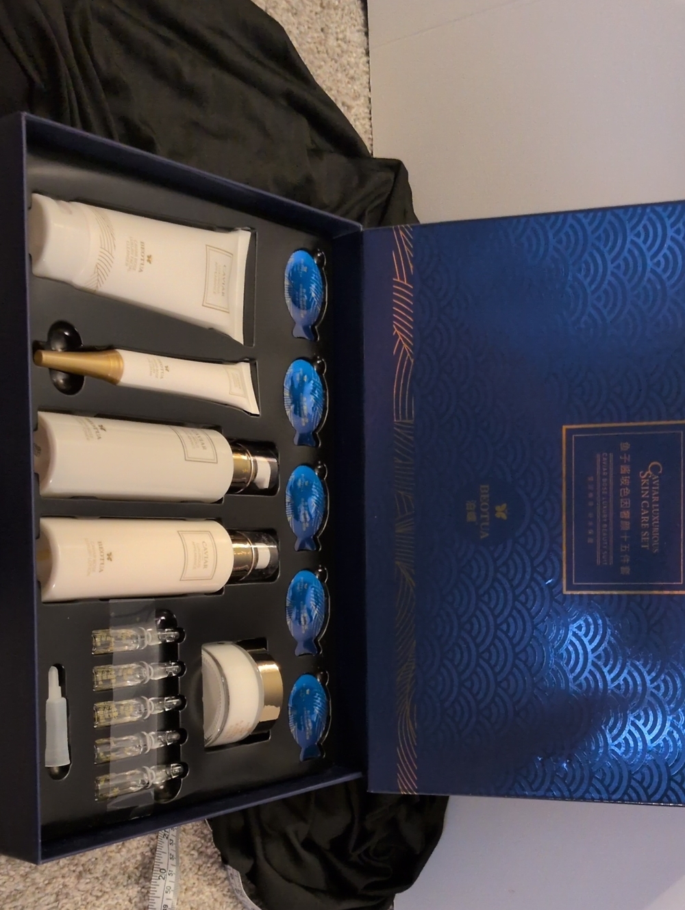 BEOTUA Caviar Luxurious Skin Care Set - Navy Blue & Gold NIB - Picture 7 of 10